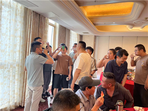 祝安徽盈銳優材科技中文字幕AV人妻少妇一区二区四周歲生日快樂 茁壯成長